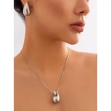 The Tawny Necklace