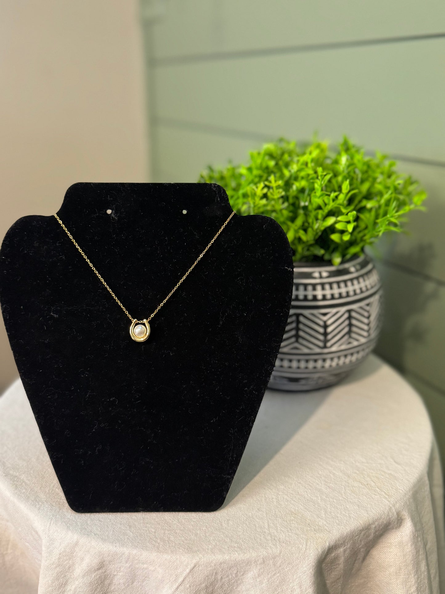 The Pearl U Necklace