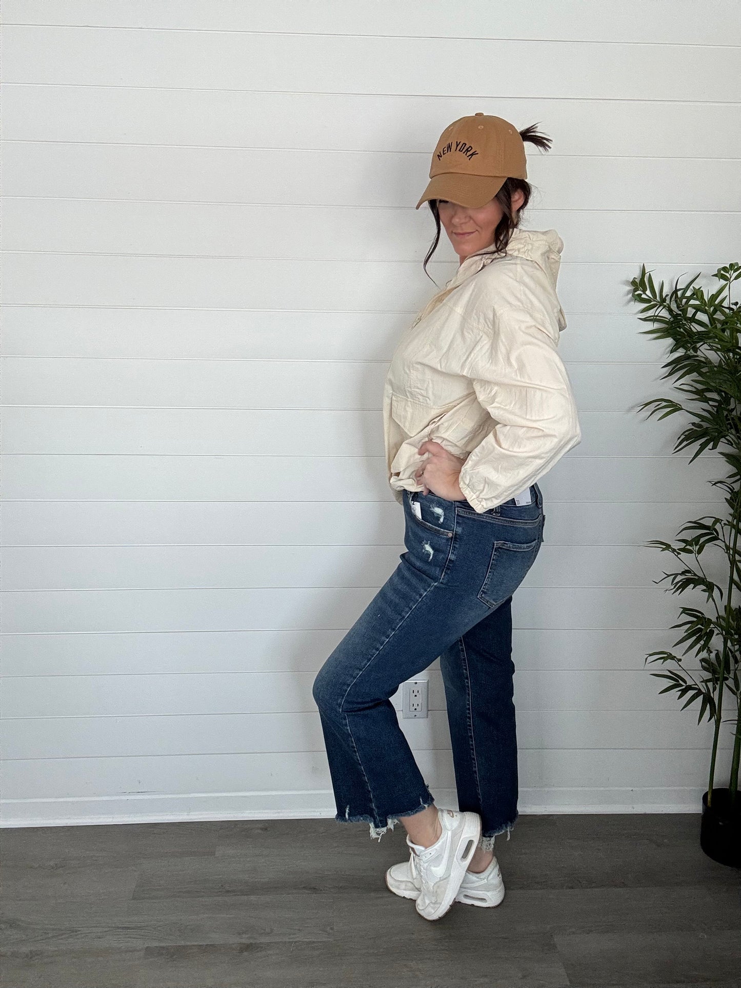 The Andi Kick Crop