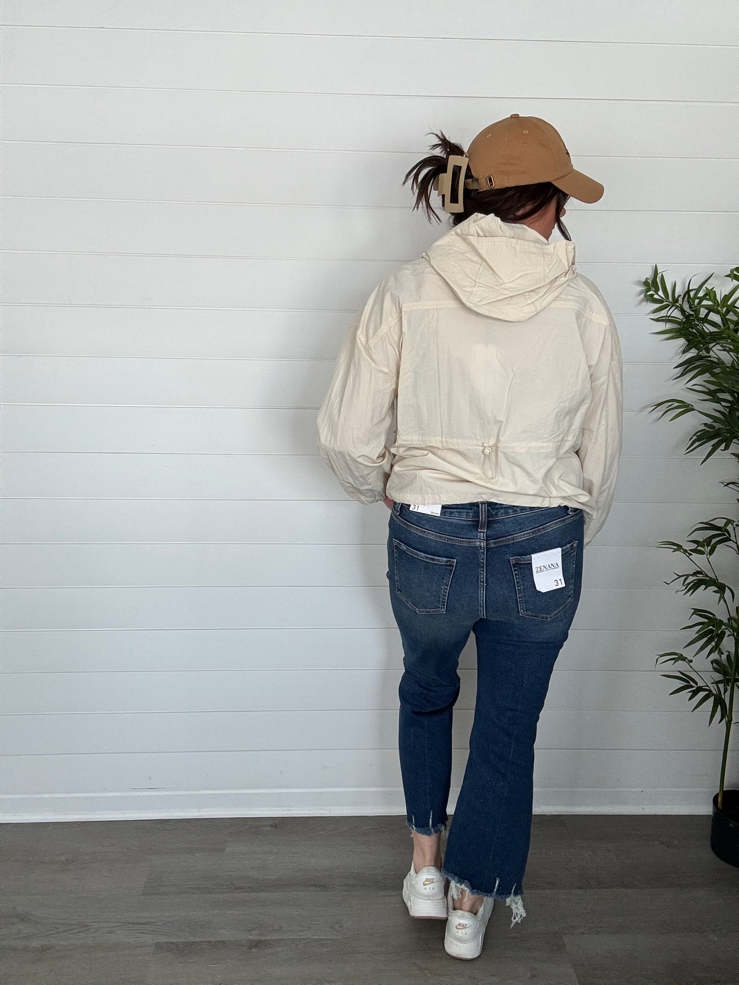 The Andi Kick Crop