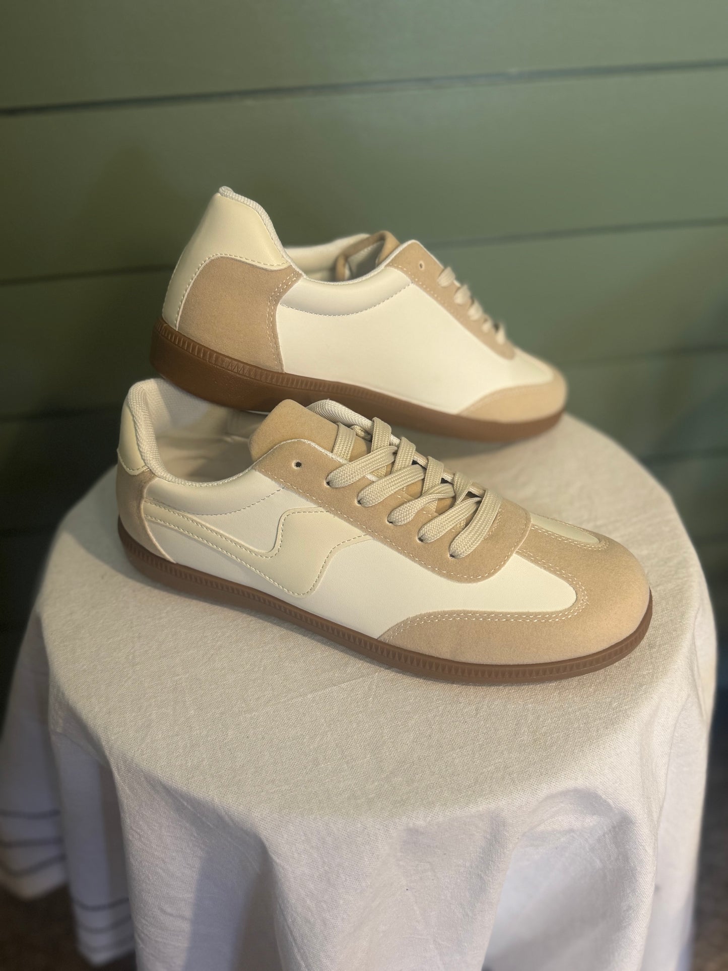 The Oscar Sneaker