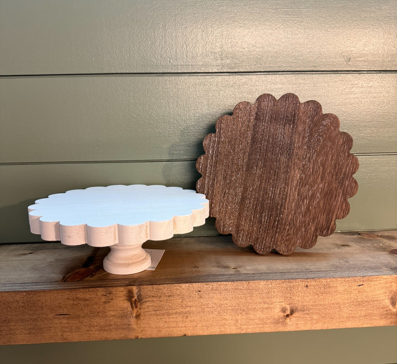 Scalloped Tray Stand