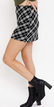 Load image into Gallery viewer, BW Plaid Skirt
