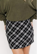 Load image into Gallery viewer, BW Plaid Skirt
